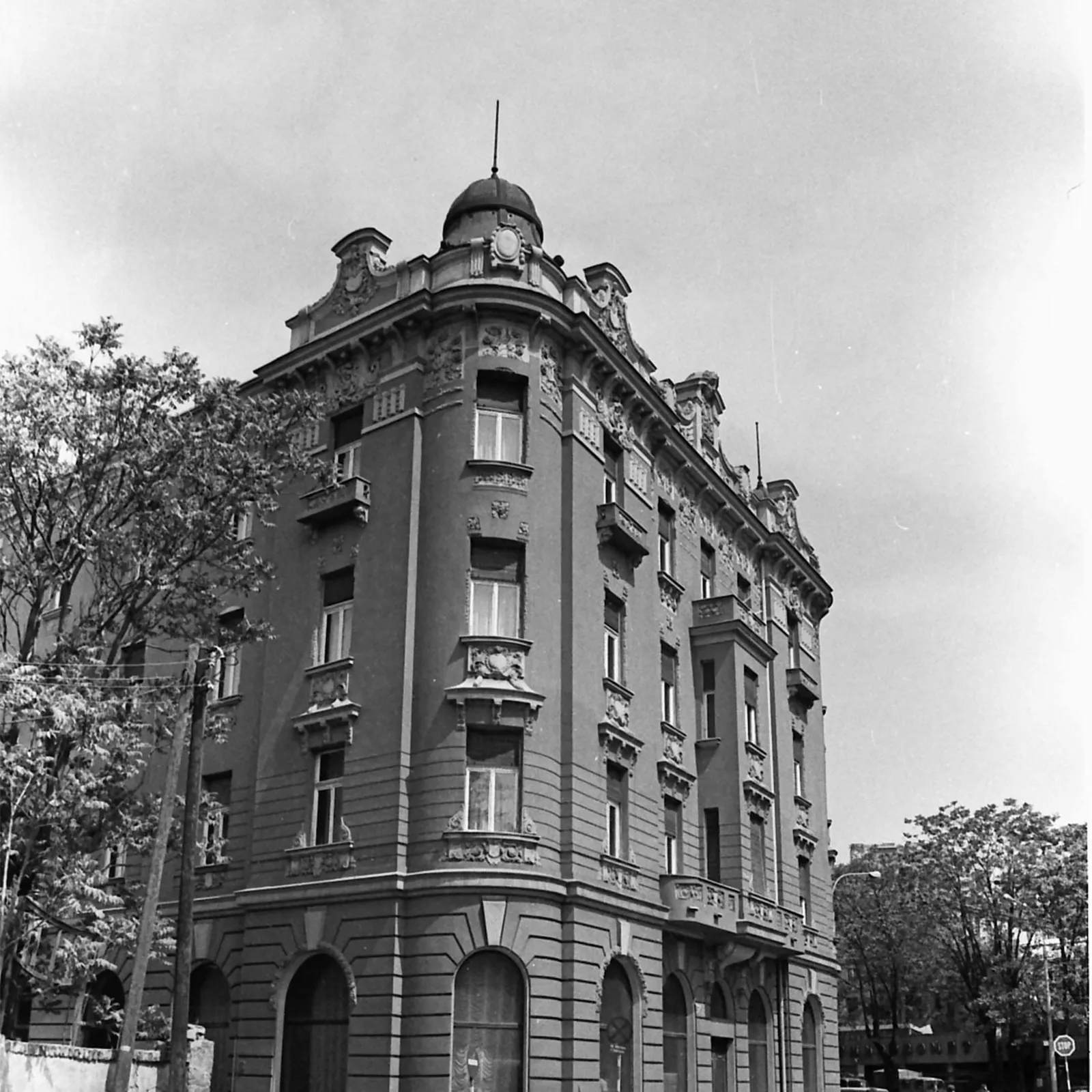 The Bristol in Belgrade before its restoration, black-and-white photograph